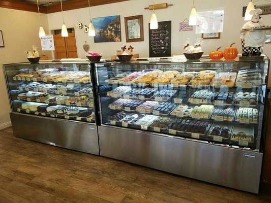 Il triplo ha lustrato Front Glass Bakery Case Fridge antinebbia con il raffreddamento arieggiato