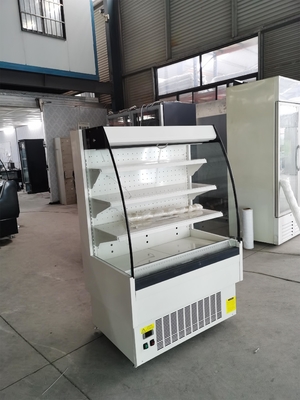 Deposito facendo uso degli scaffali aperti di Front Dairy Cooler With Adjustable